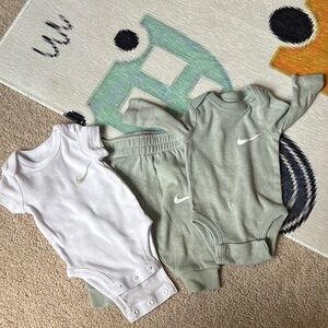 Nike Infant Onesie and Pants Set - White and Light Green